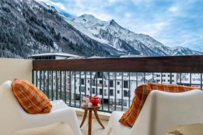 Apartment with Balcony and Mountain View